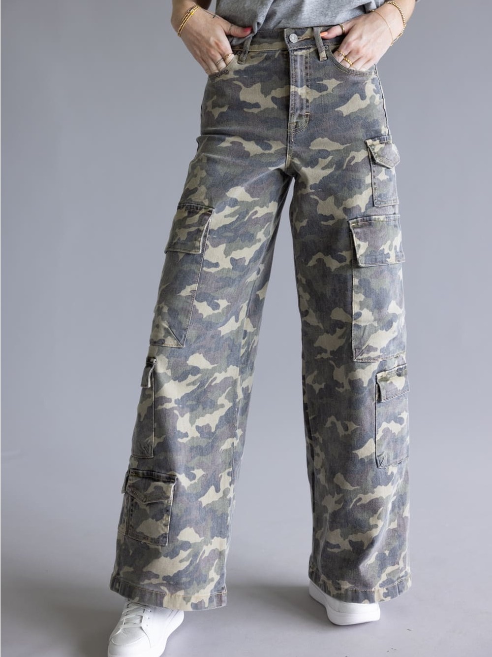 NWT Hidden Camo Wide-Leg Cargo Jeans